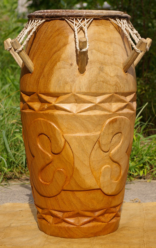 アフリカンドラム\nガーナの伝統的なアフリカン ドラム - 打楽器