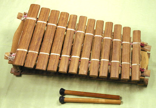 セネガル製小型バラフォン
